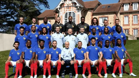 美国“猎鹰9”火箭残骸在波兰高空解体坠落